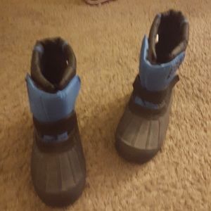 Snow boots